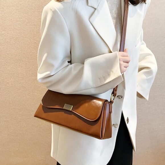 Vintage Small Brown Shoulder Bag for Women Zipper Closure and Classic Design - Picture 3 of 7